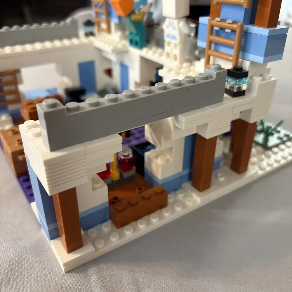 LEGO Minecraft The Ice Castle Set 21186, 499 Pieces, Complete w/ Minifigures